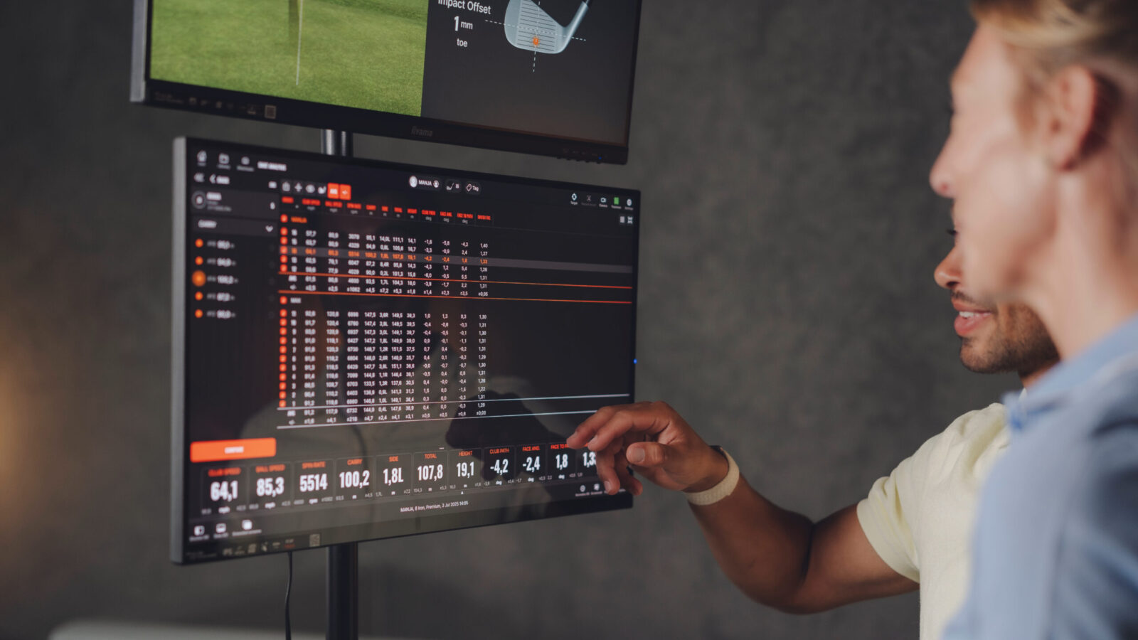 trackman indoor golf teebox